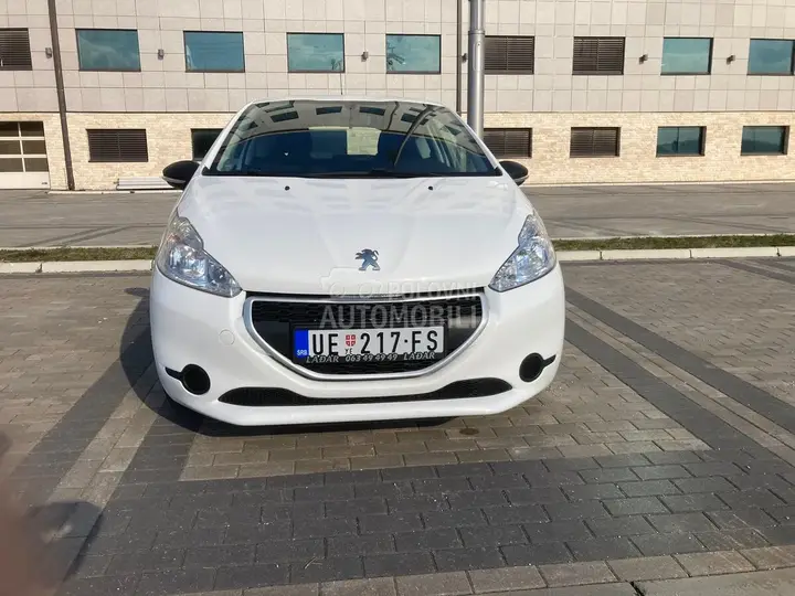 Peugeot 208 2013 photo 3