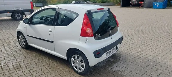 Peugeot 107 2008 photo 4