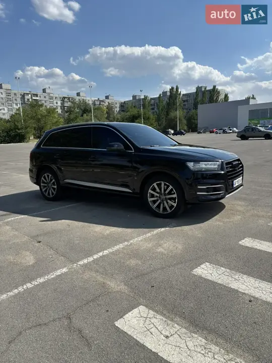 Audi Q7 2018 photo 2