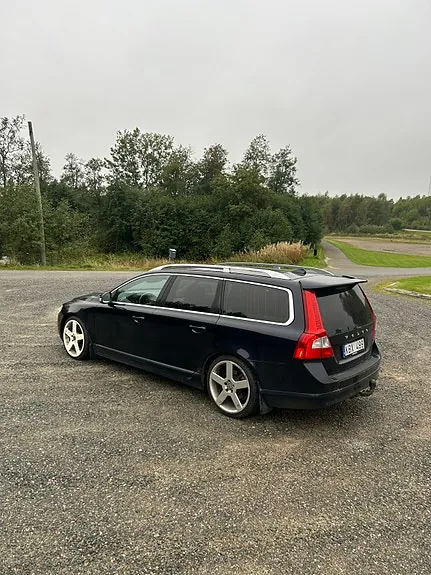 Volvo V70 2010 photo 3