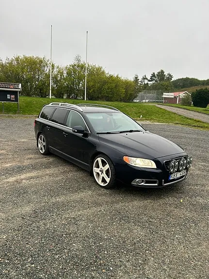 Volvo V70 2010 photo 2