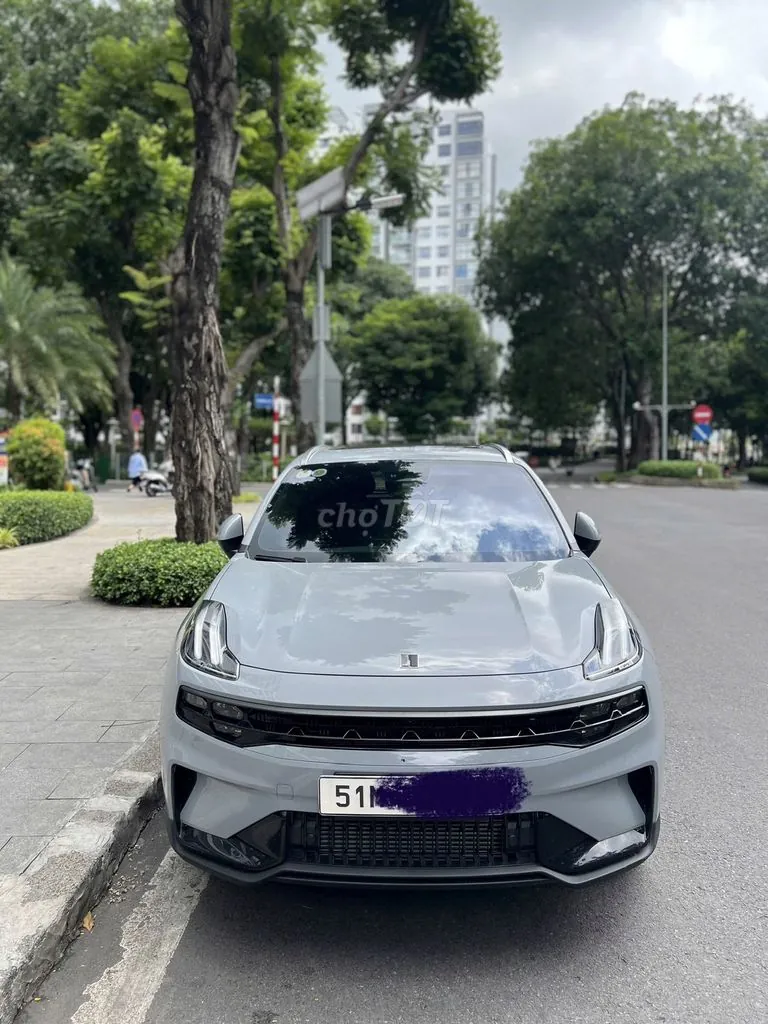 Lynk & Co 06