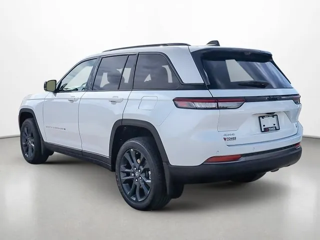 Jeep Grand Cherokee 2026 photo 5