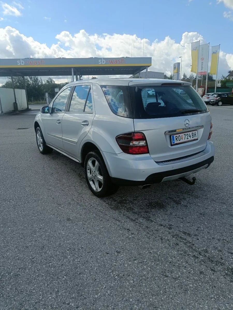 Mercedes-Benz M-Class 2009 photo 3