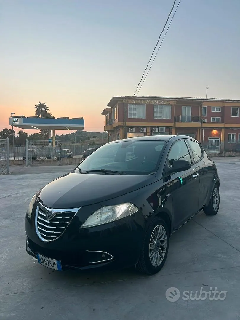 Lancia Ypsilon