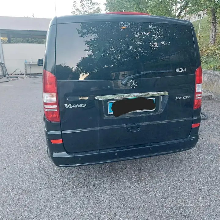 Mercedes-Benz Viano 2011 photo 2