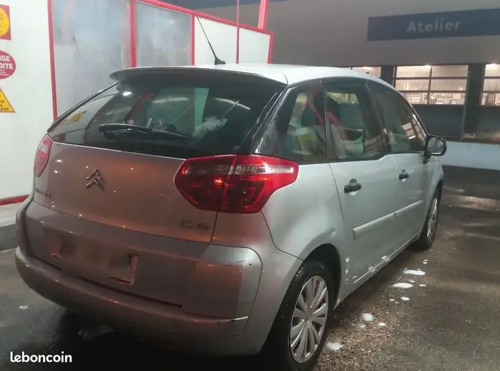 Citroen C4 Picasso 2010 photo 2