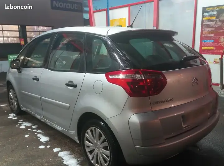 Citroen C4 Picasso 2010 photo 3
