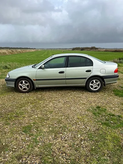 Toyota Avensis 2000 photo 3