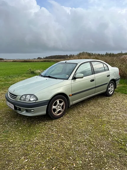 Toyota Avensis 2000 photo 2
