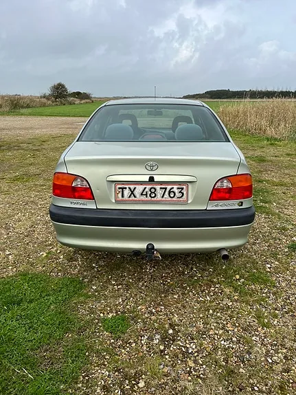 Toyota Avensis 2000 photo 5