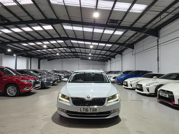 Skoda Superb 2016 photo 2