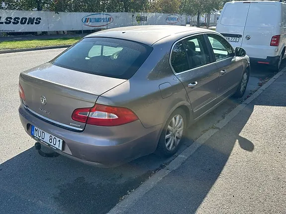 Skoda Superb 2013 photo 3