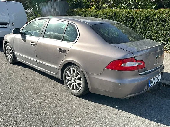 Skoda Superb 2013 photo 4