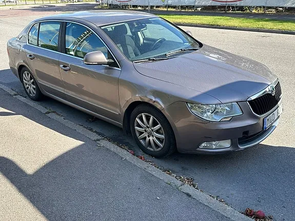 Skoda Superb 2013 photo 2