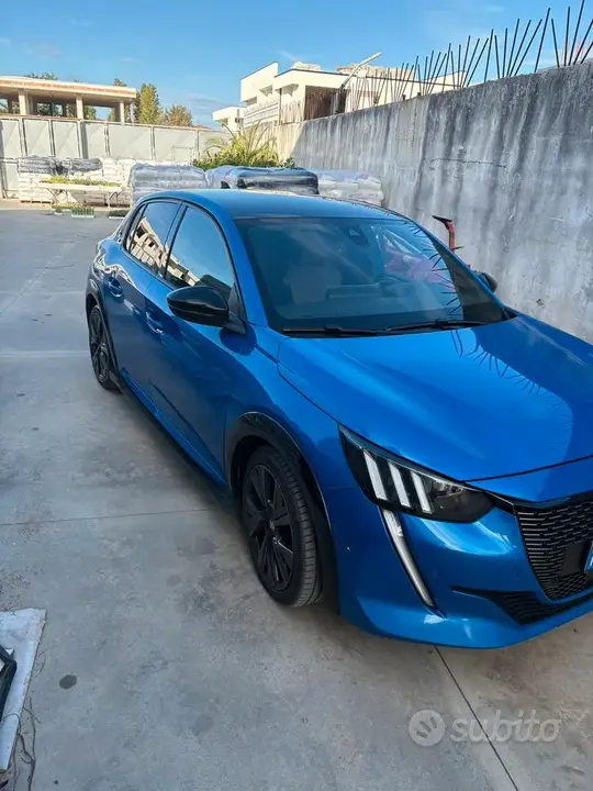 Peugeot 208 2021 photo 2