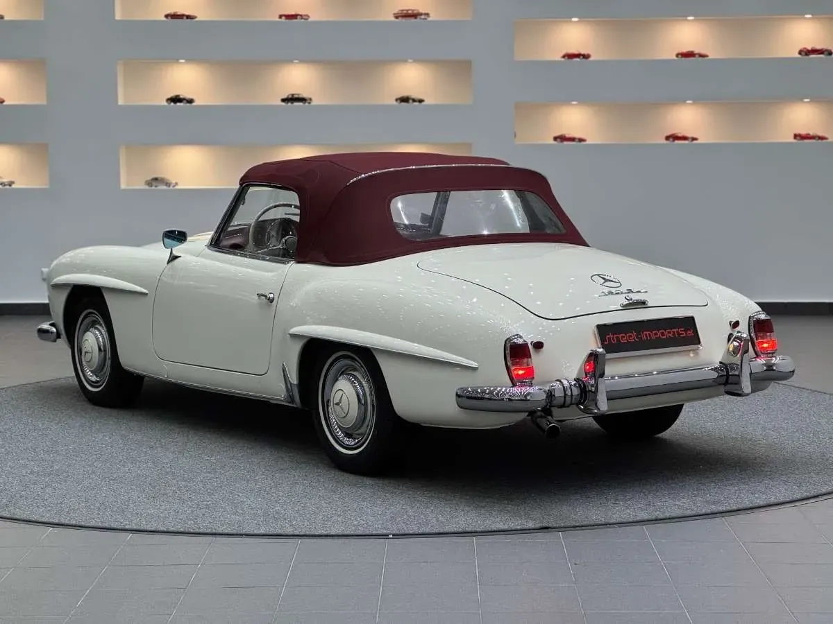 Mercedes-Benz Sl-Class 1961 photo 3