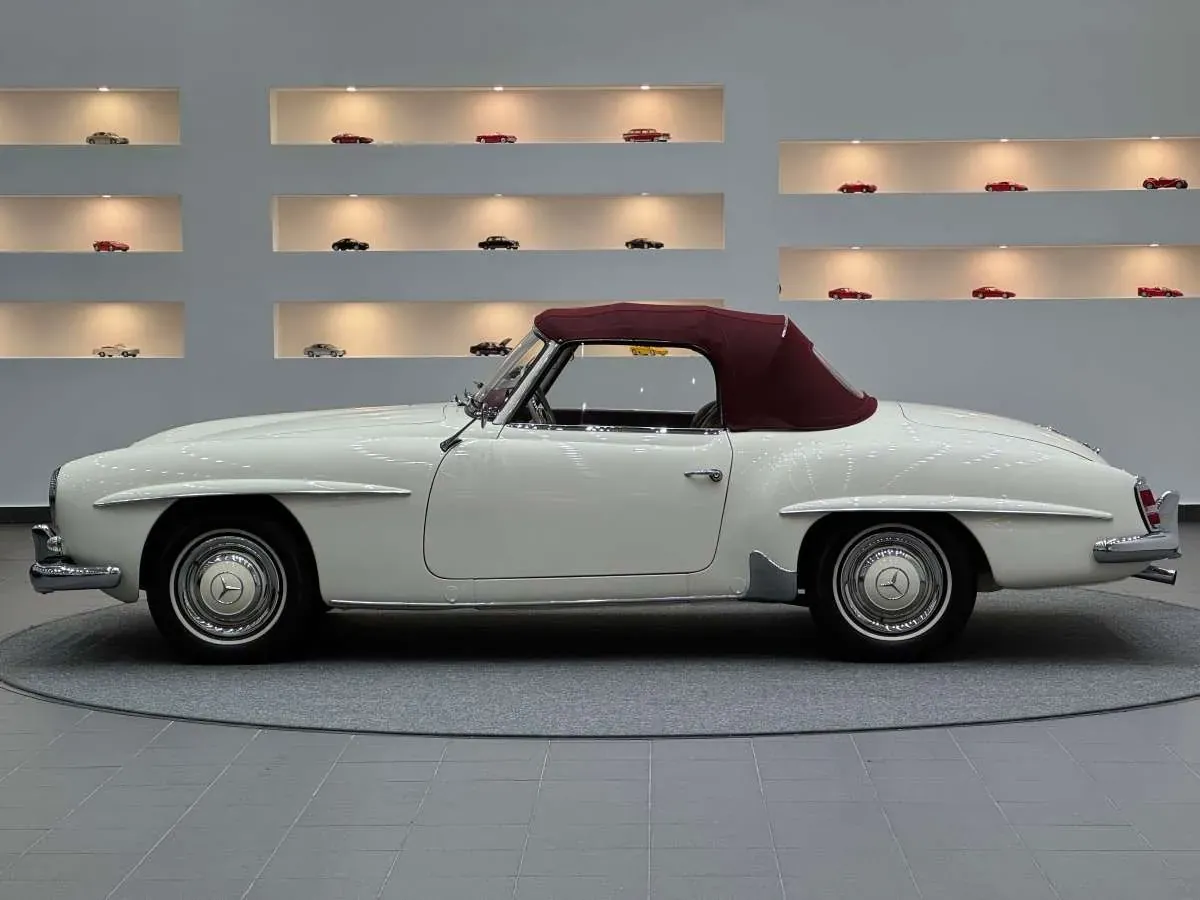 Mercedes-Benz Sl-Class 1961 photo 2