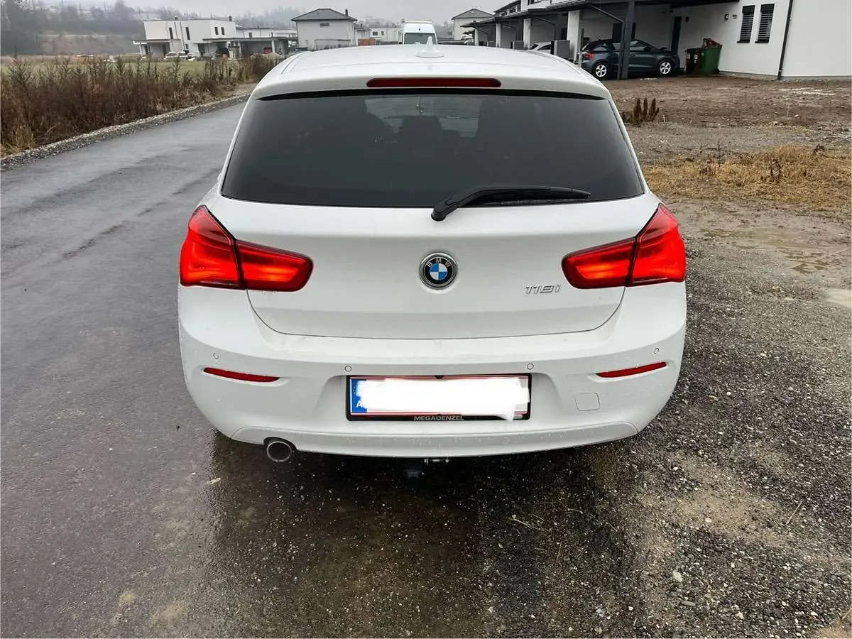 BMW 1 Series 2018 photo 3