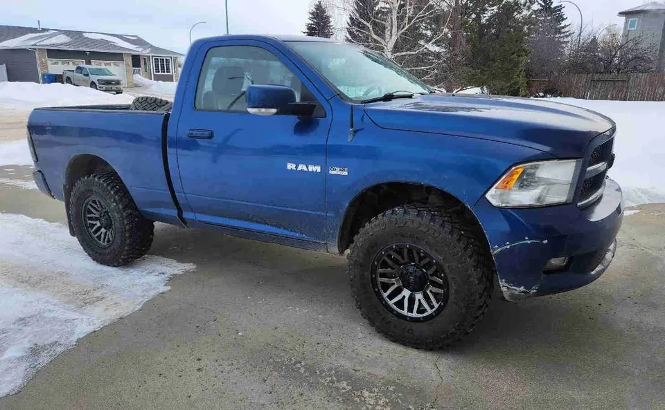 Dodge Ram 1500 2010 photo 2
