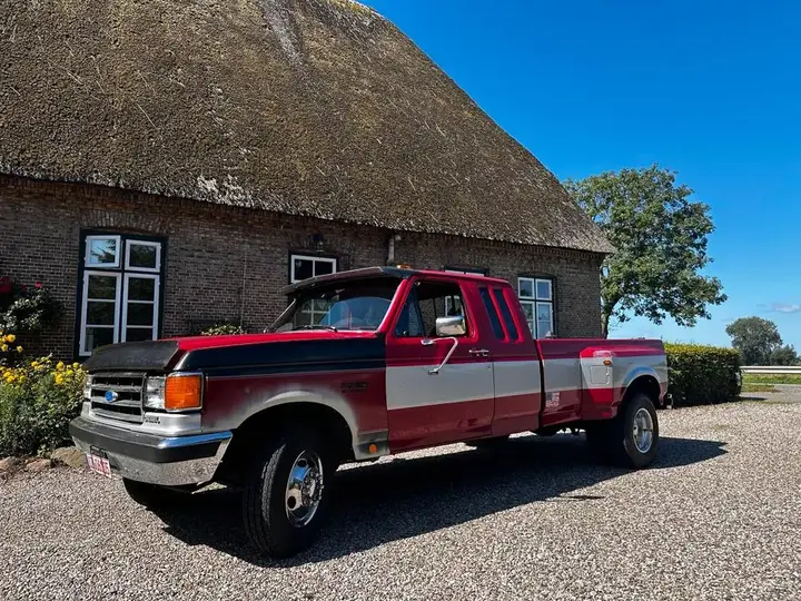 Ford F350 Dually