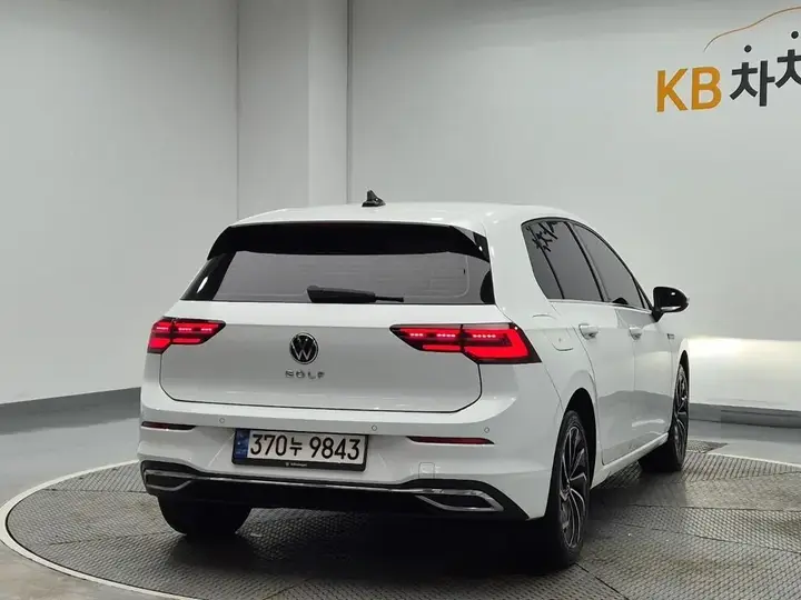 Volkswagen Golf 2023 photo 3