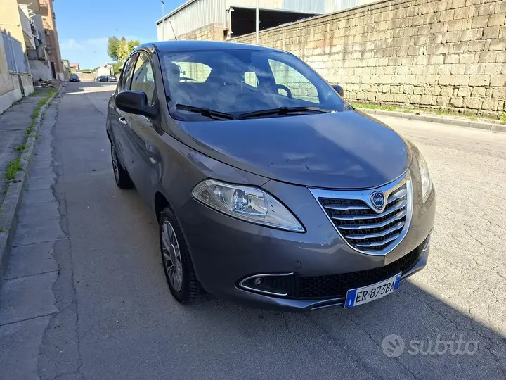 Lancia Ypsilon 2013 photo 2