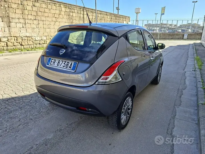 Lancia Ypsilon 2013 photo 3