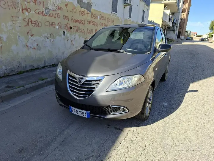 Lancia Ypsilon