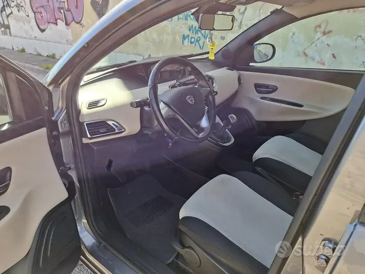 Lancia Ypsilon 2013 photo 5
