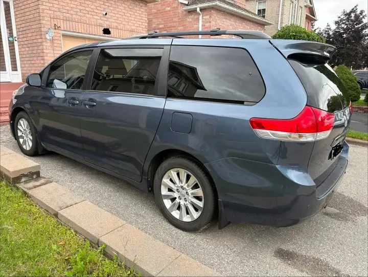 Toyota Sienna 2014 photo 4