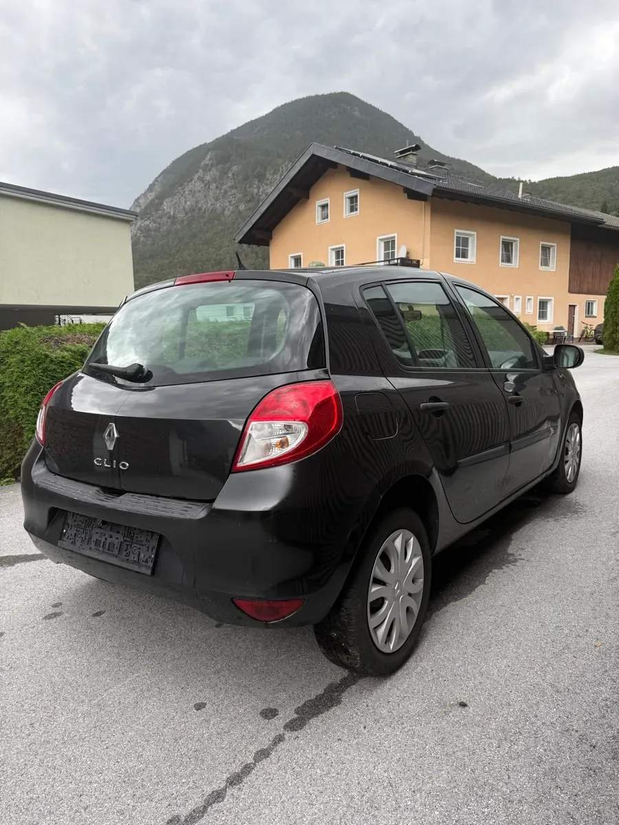Renault Clio 2010 photo 3