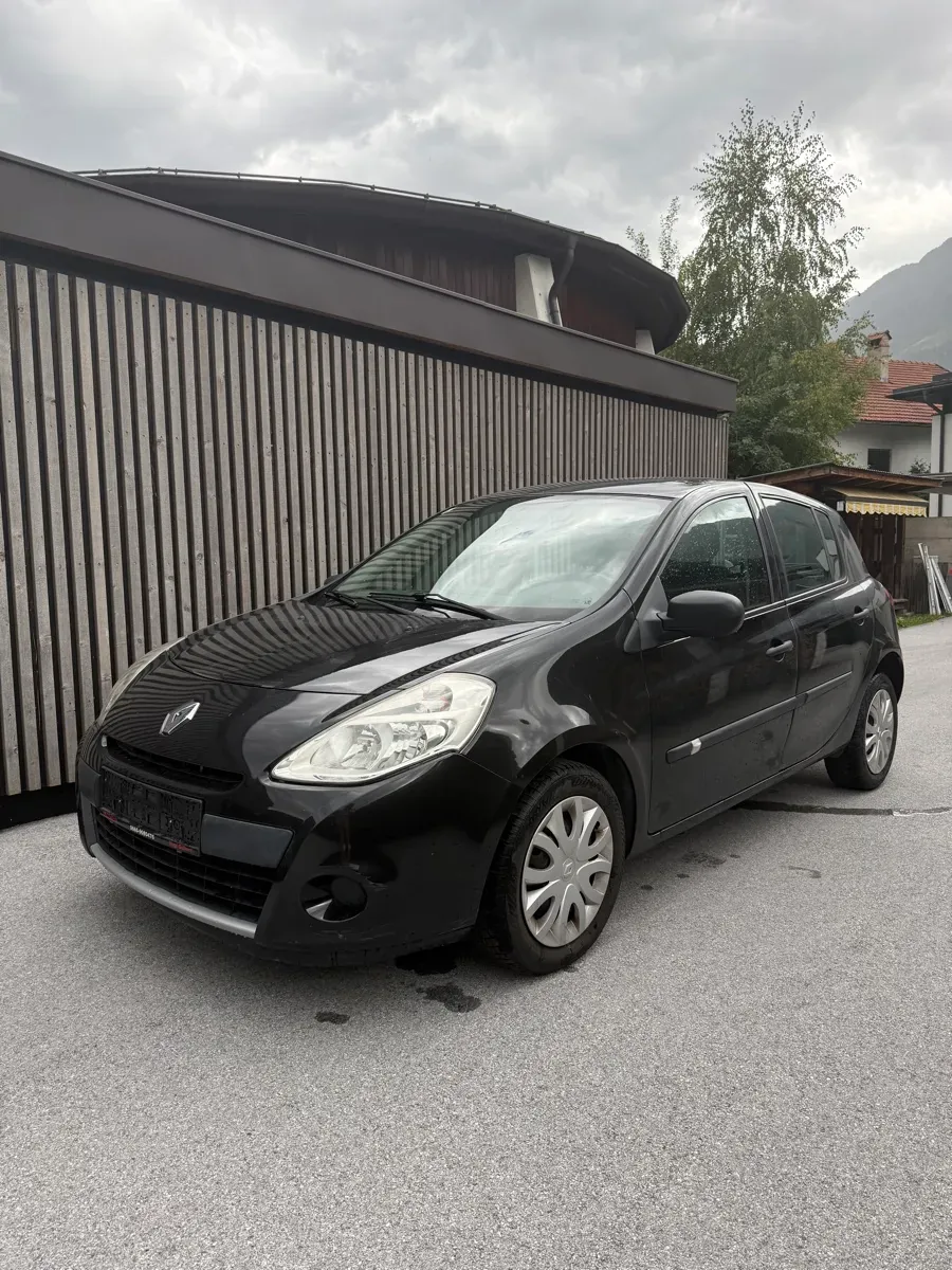 Renault Clio 2010 photo 2