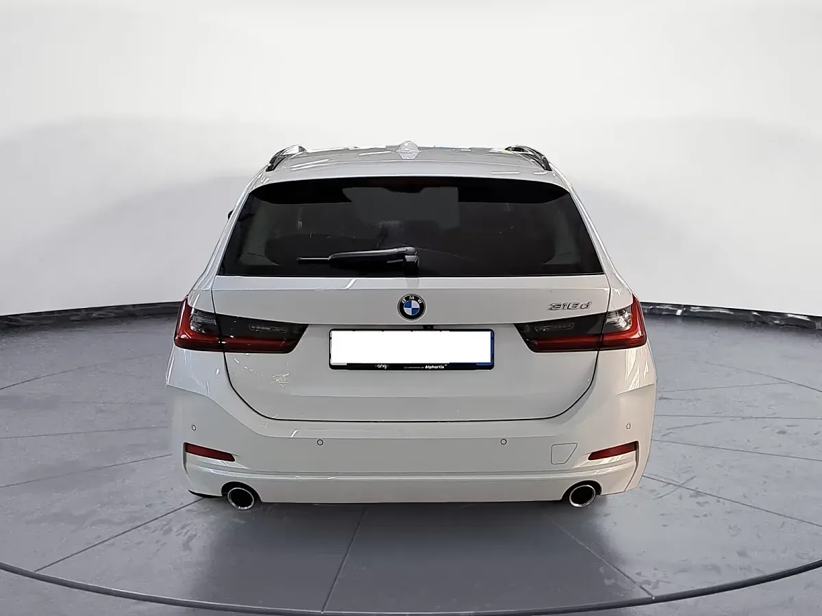 BMW 3 Series 2023 photo 4