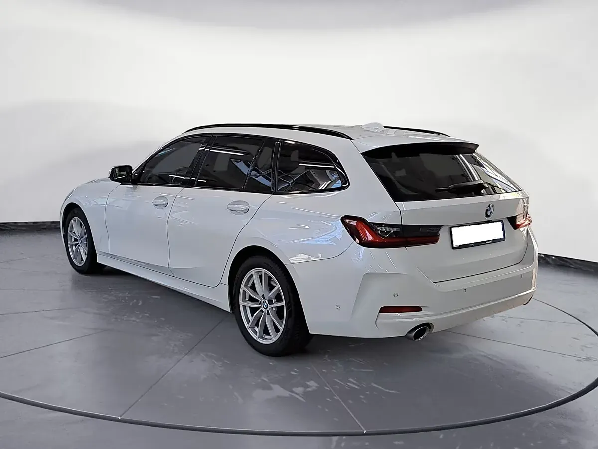 BMW 3 Series 2023 photo 3