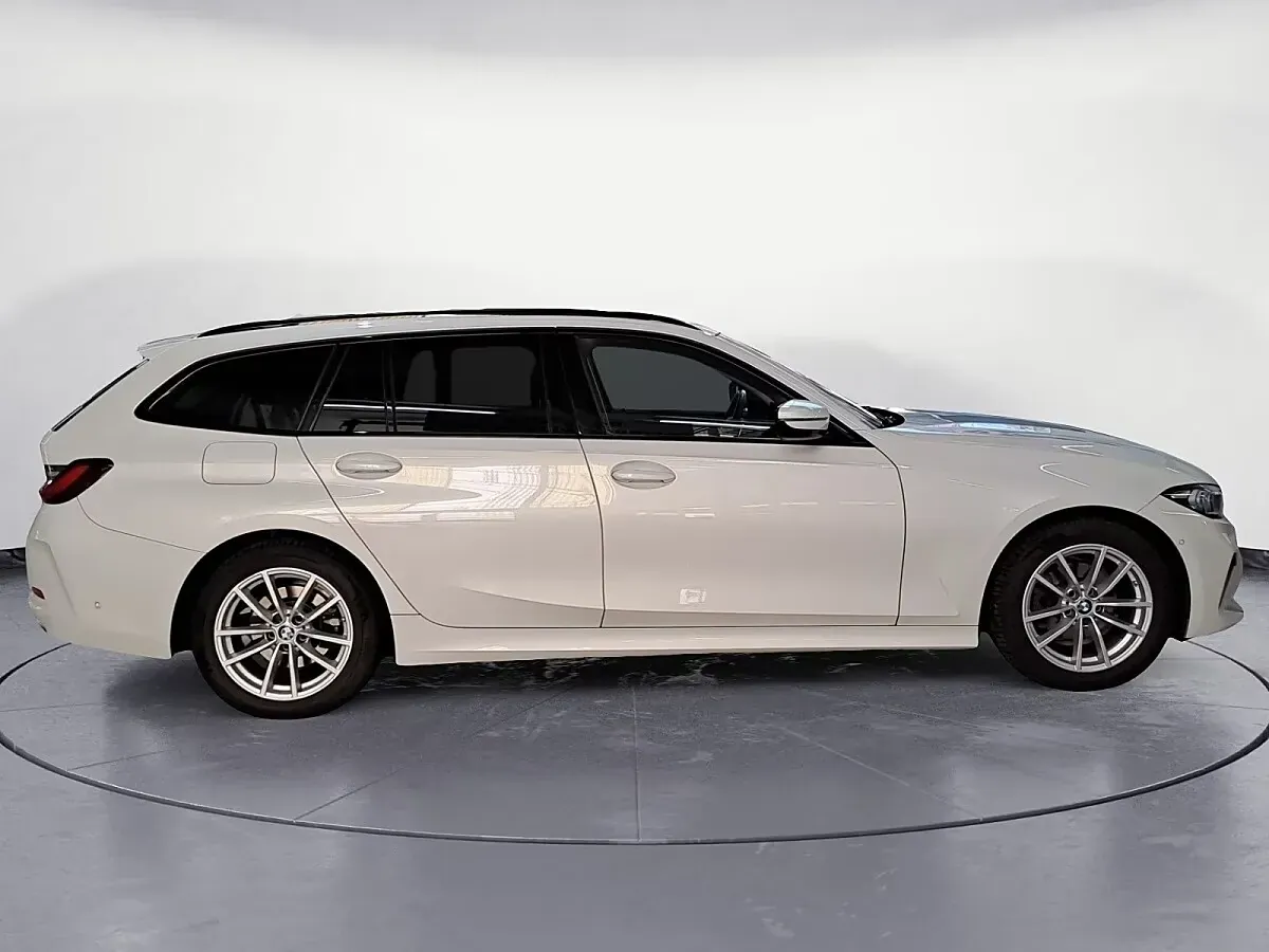 BMW 3 Series 2023 photo 5