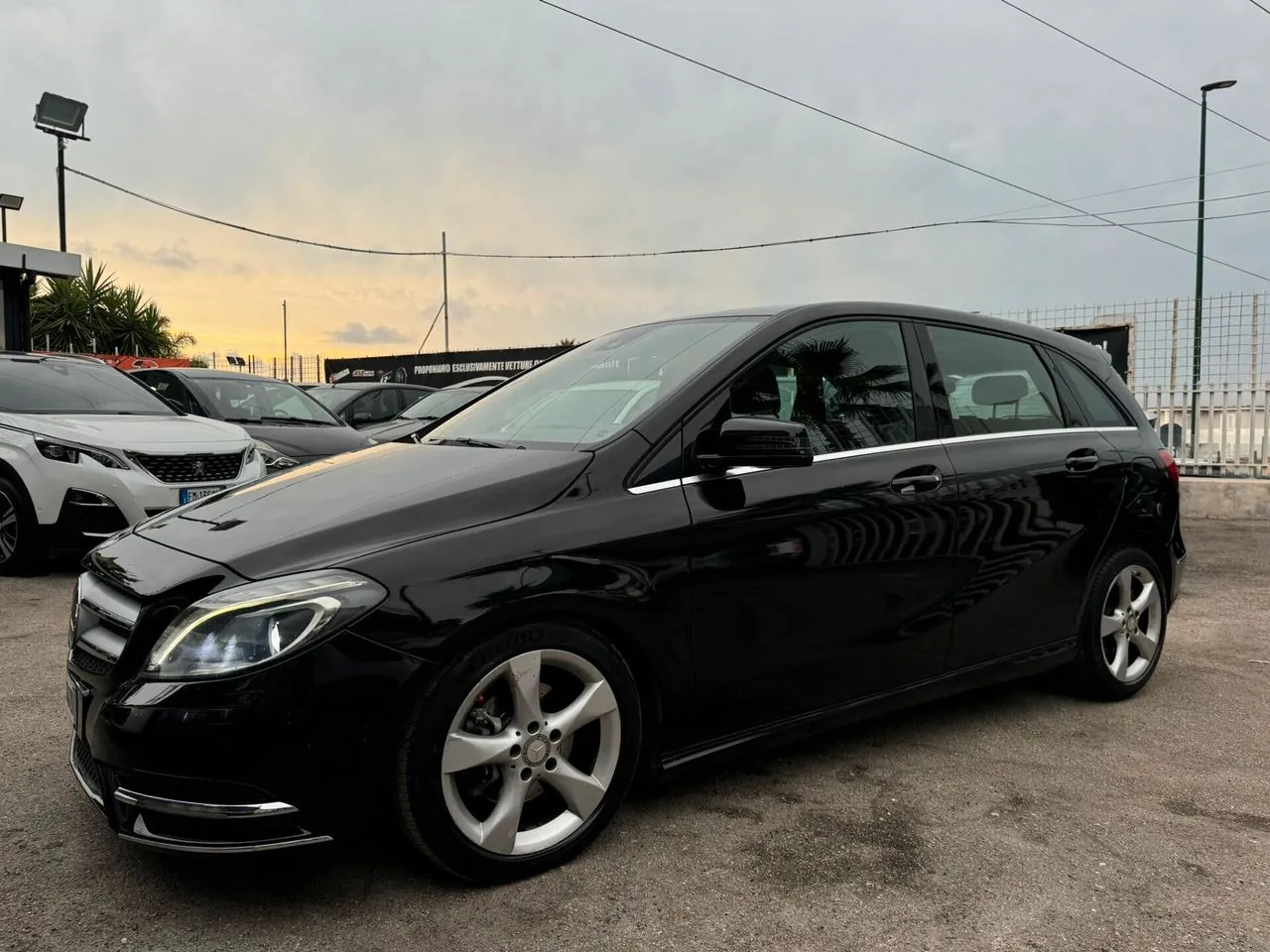 Mercedes-Benz B 180 2012 photo 2
