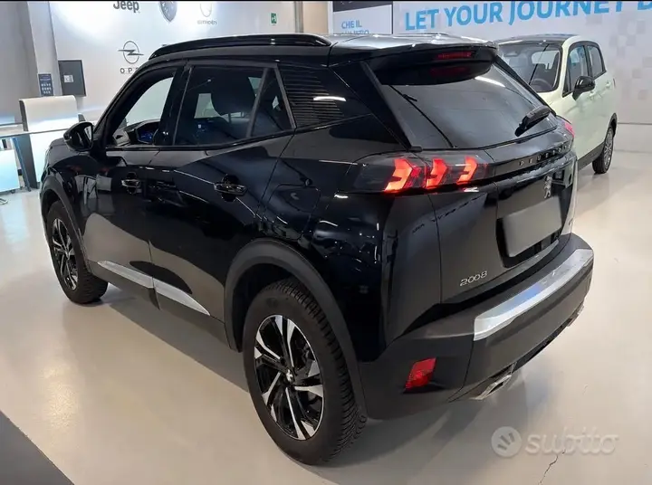 Peugeot 2008 2023 photo 2