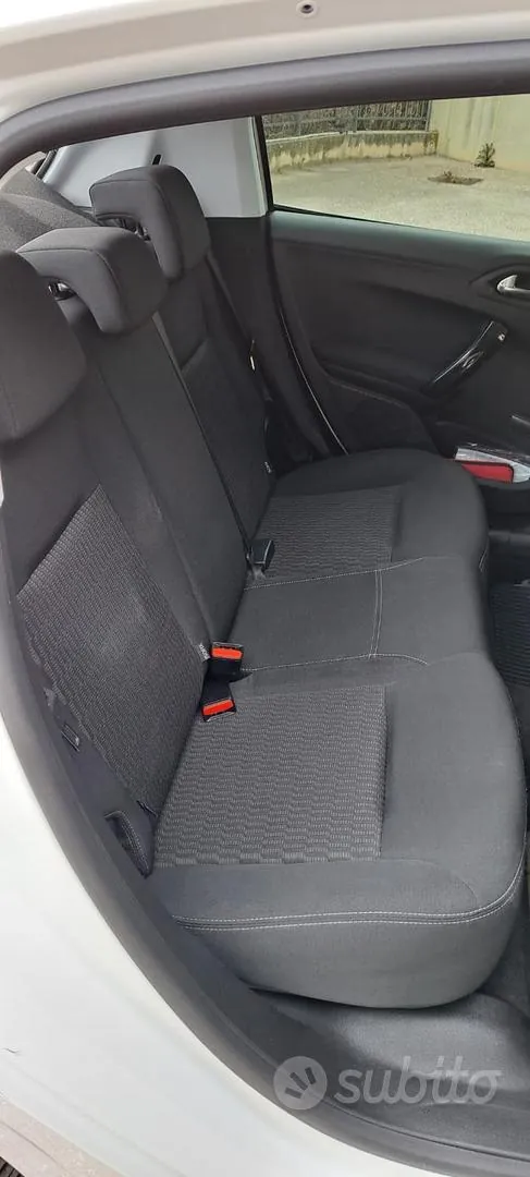 Peugeot 208 2019 photo 5