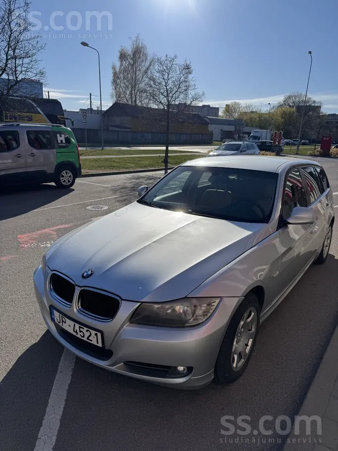 BMW 318D 2009 photo 2
