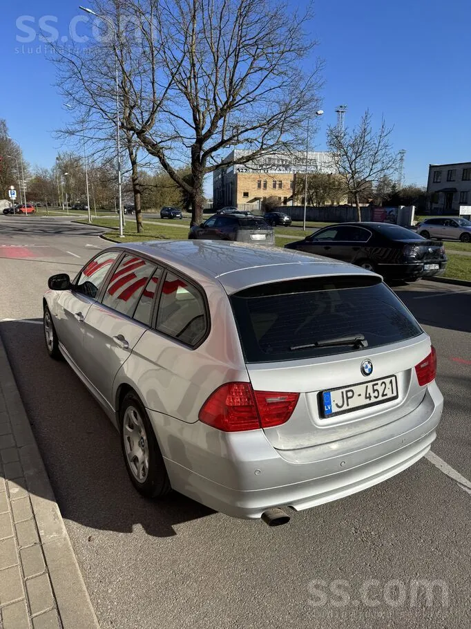 BMW 318D 2009 photo 3