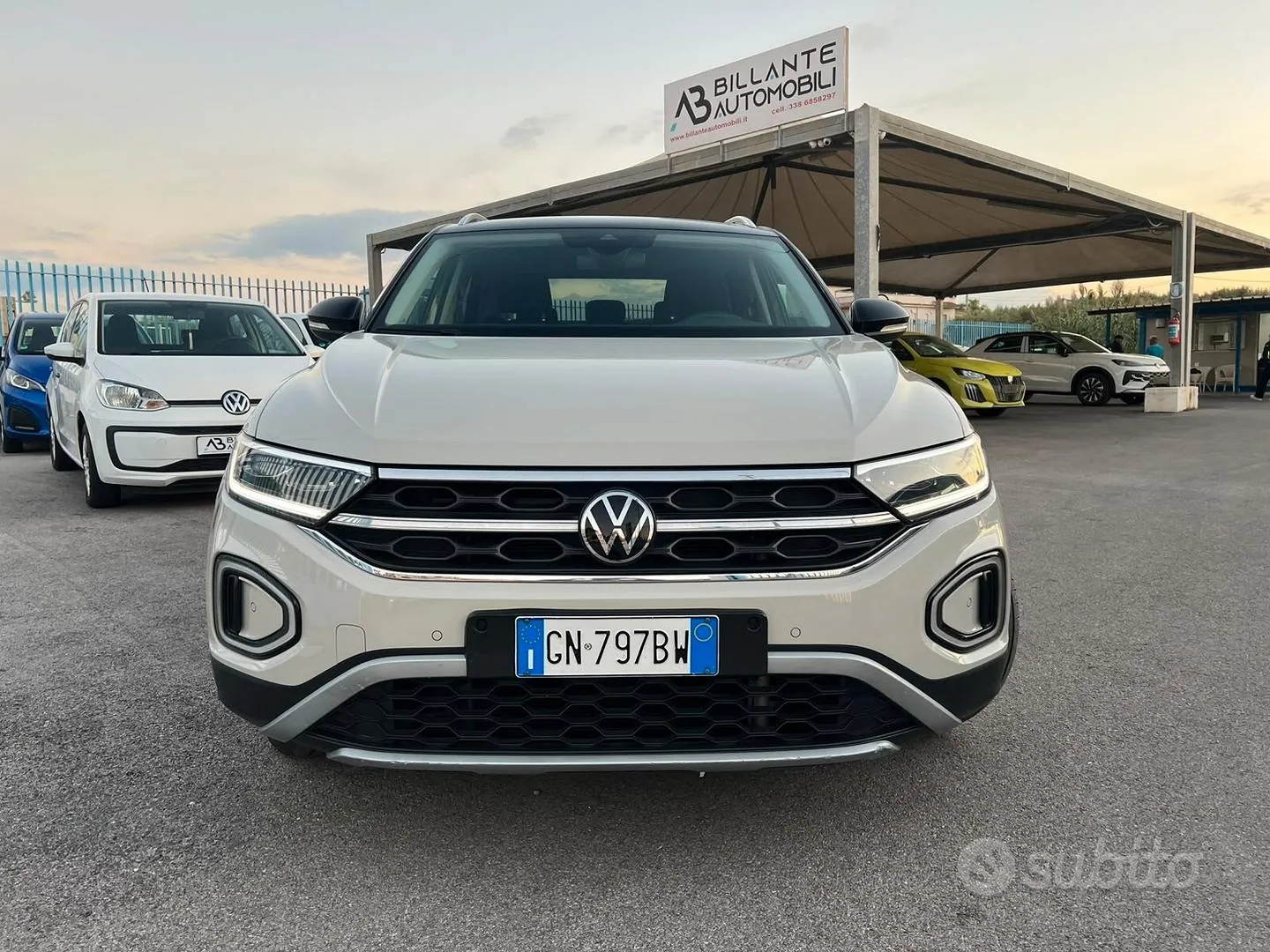 Volkswagen T-Roc 2023 photo 2