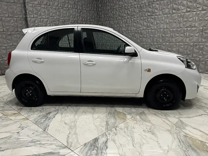 Nissan Micra 2017 photo 2