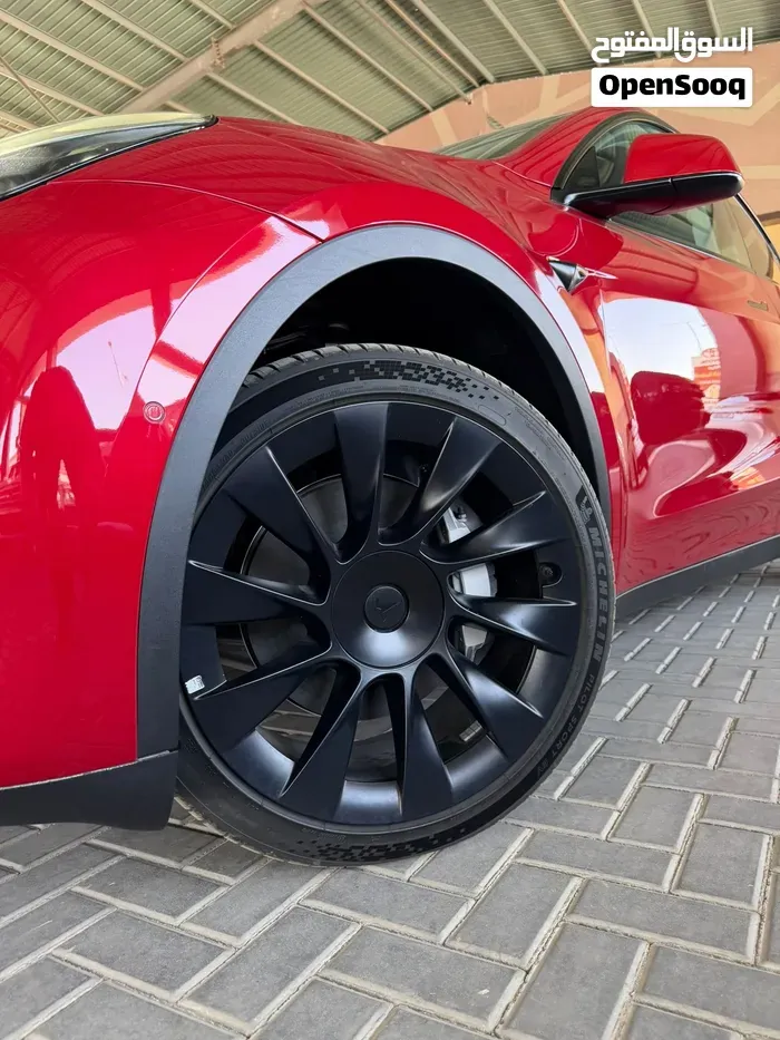 Tesla Model Y 2023 photo 2