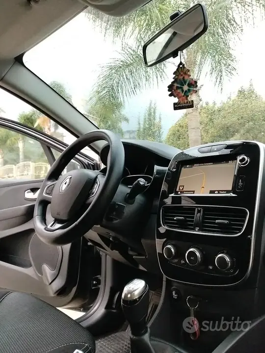 Renault Clio 2017 photo 2