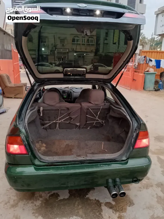 Nissan Primera 1988 photo 3