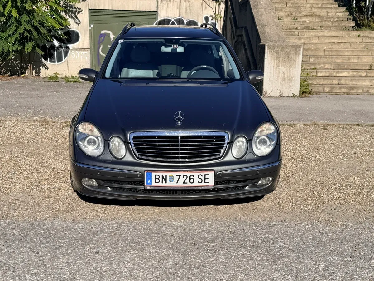 Mercedes-Benz Eklasse 2004 photo 2