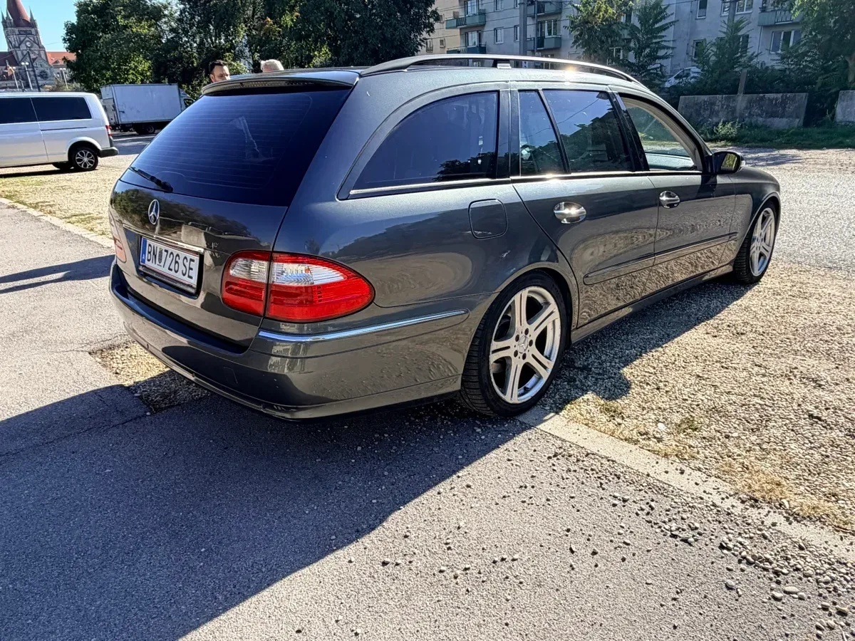Mercedes-Benz Eklasse 2004 photo 3