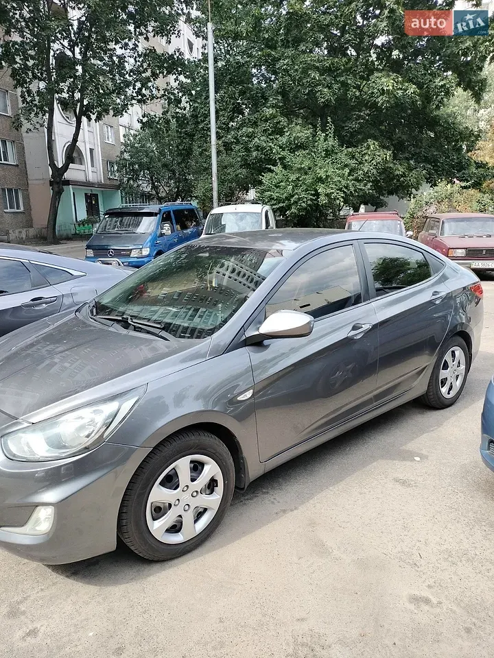 Hyundai Accent 2012 photo 3