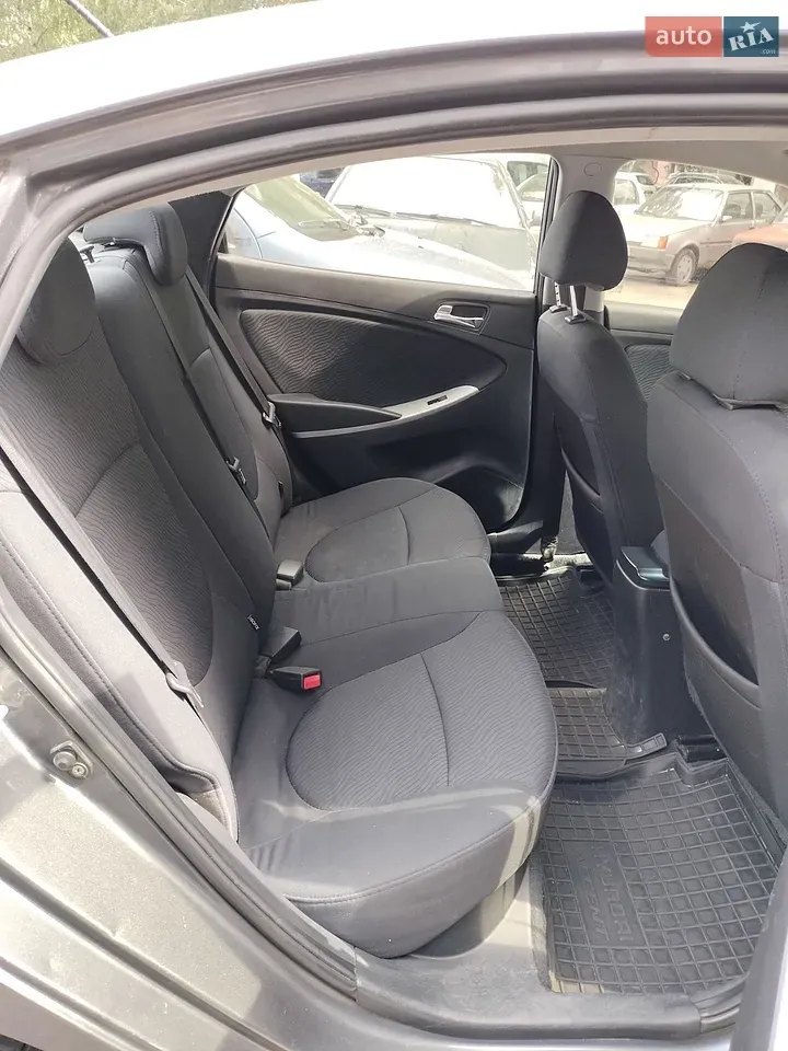 Hyundai Accent 2012 photo 2